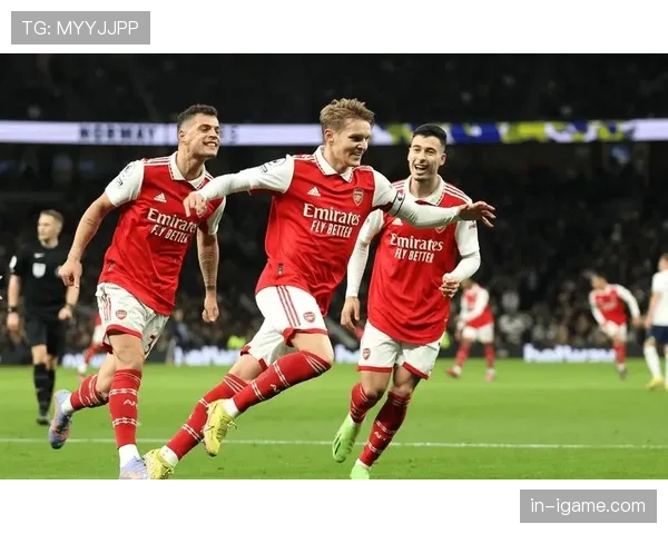 热那亚边路进攻战术取得突破，全队信心大振开启新篇章