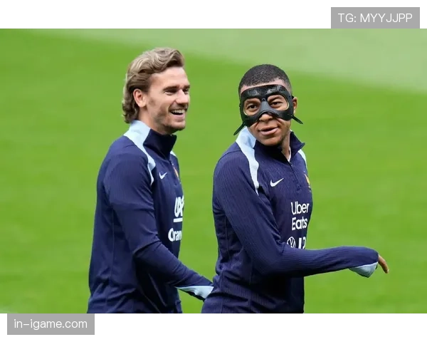 格里兹曼与姆巴佩核心定位对比：不同时代的战术角色解析