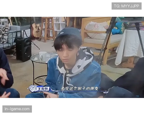 看冯彦哲的聚会照，无语，鞋子比我整套家当还多